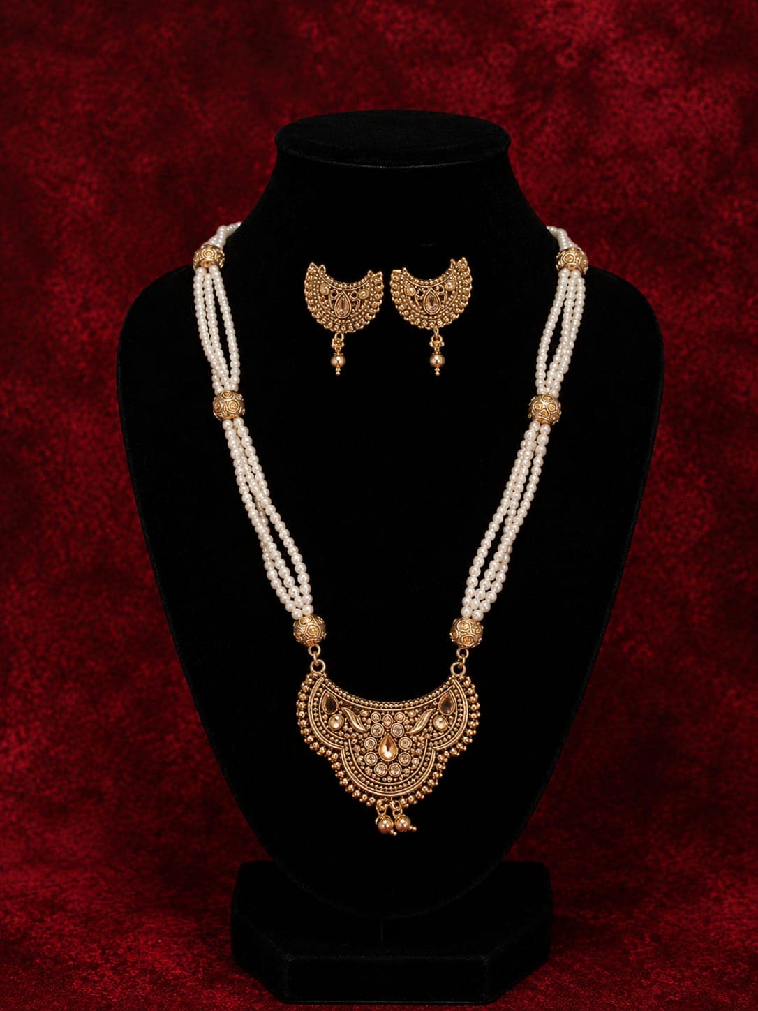Poised handmade jewellery piece 17